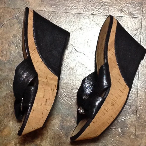 Guess wedges accented with Rhinestones, size 9M - Picture 3 of 8